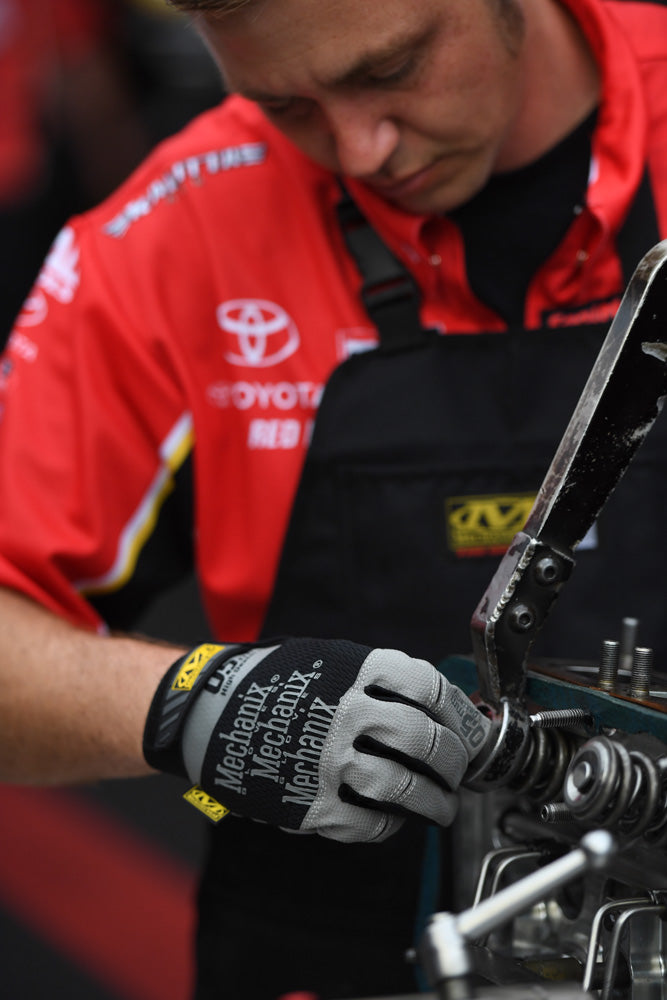 Mechanix Wear Specialty gloves. Includes 0.5mm high dexterity gloves, vent for better ventilation suitables for working around hot equipment and speciality grip for better grip.